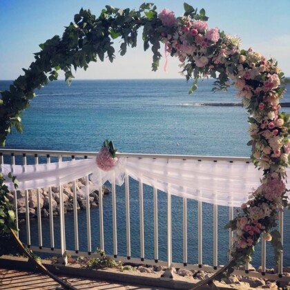 L'arche Rond mariage peut se poser en intérieur comme en extérieur.